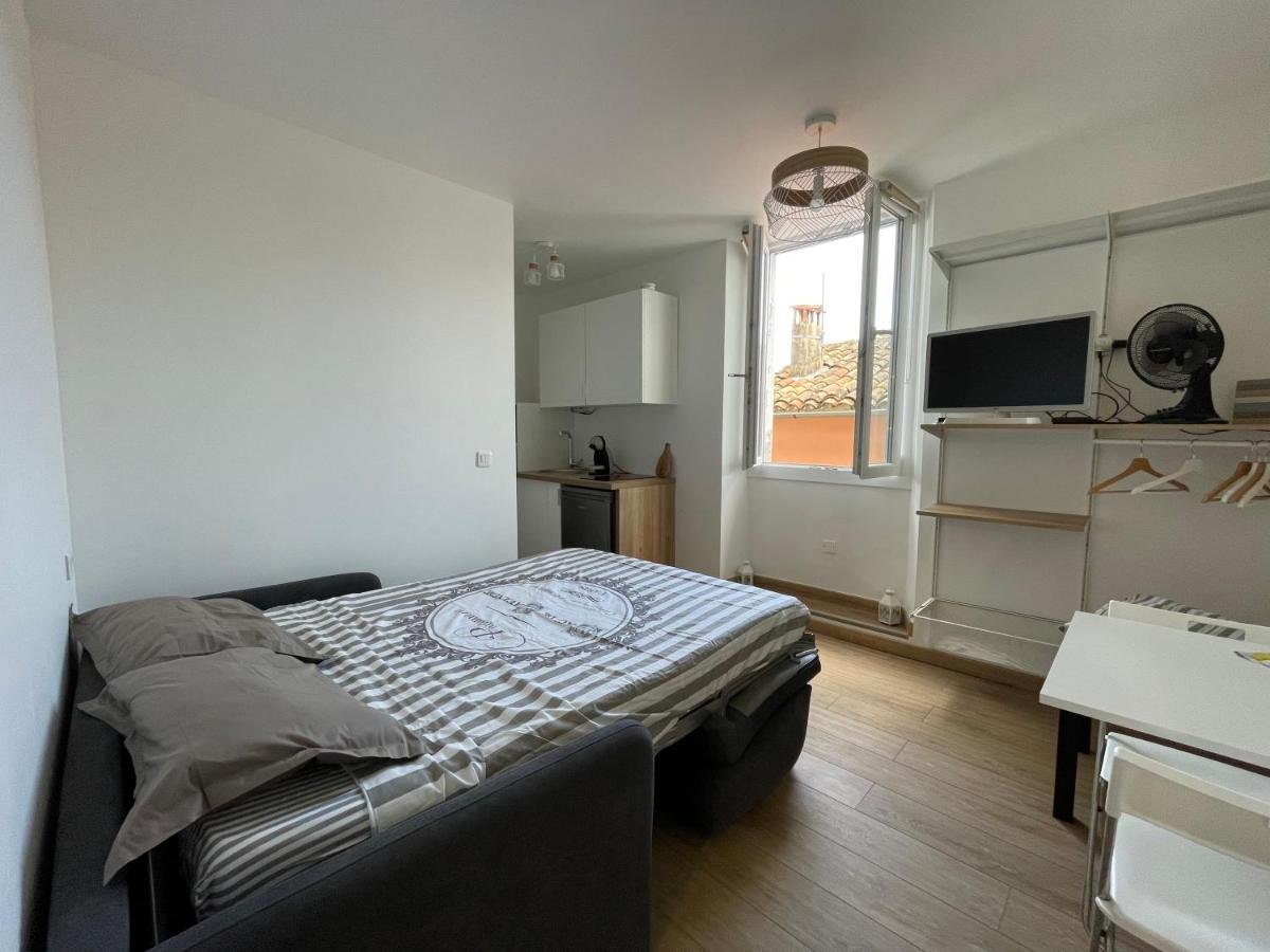 Apartamento Petit Cocon Au Coeur Du Centre Historique Biot Exterior foto